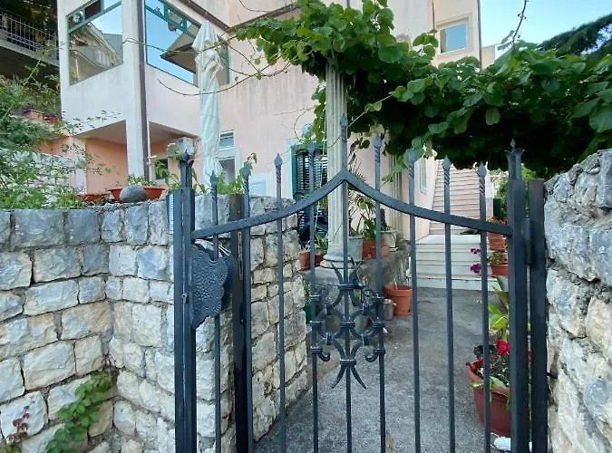 Apartments Mandarina Garden