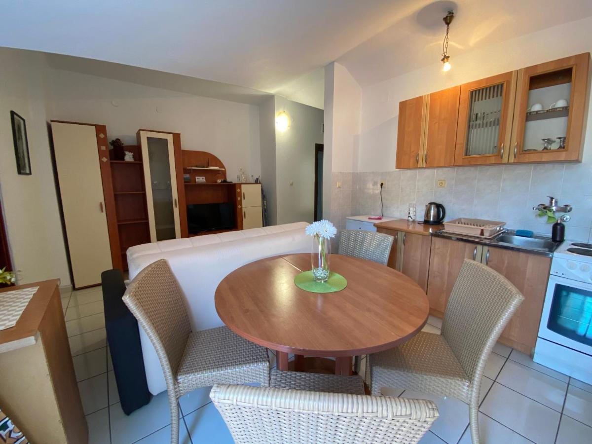 Mandarina Garden Апартаменти Petrovac