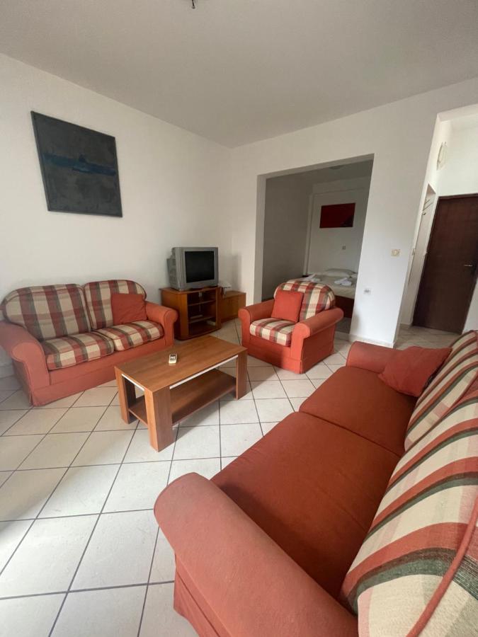 Mandarina Garden Апартаменти *