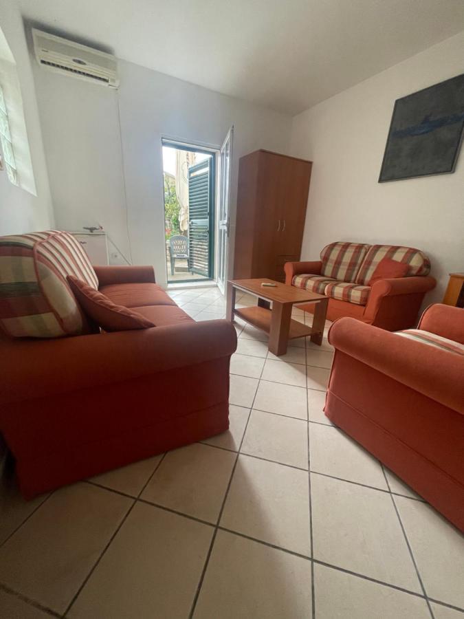 Mandarina Garden Apartman