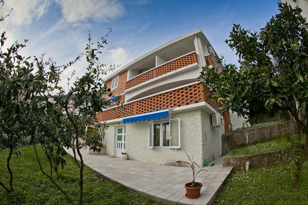 Mandarina Garden Апартаменти *