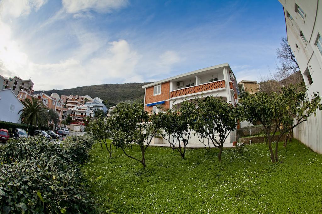 Mandarina Garden Апартаменти *