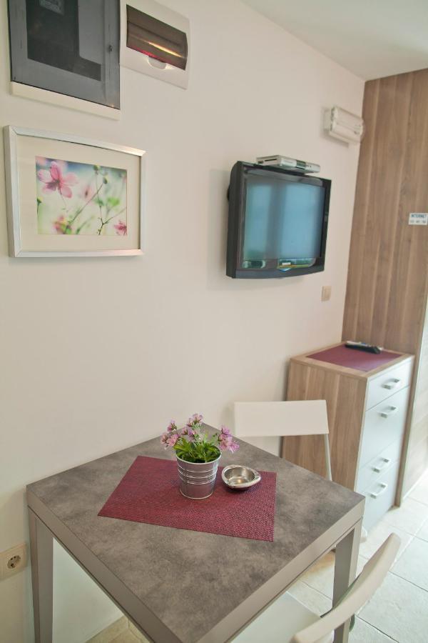 Mandarina Garden Апартаменти Petrovac