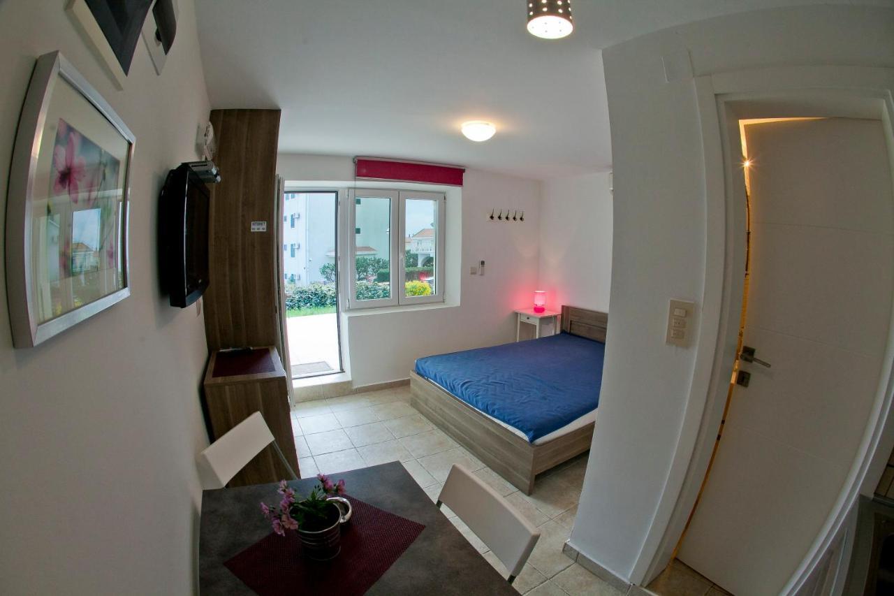 Mandarina Garden Апартаменти